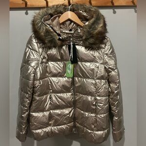 NWT Bellivera Metallic Puffer Jacket with detachable Faux Fur Trim